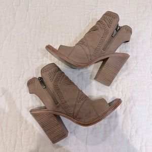 Vince Camute nude booties
